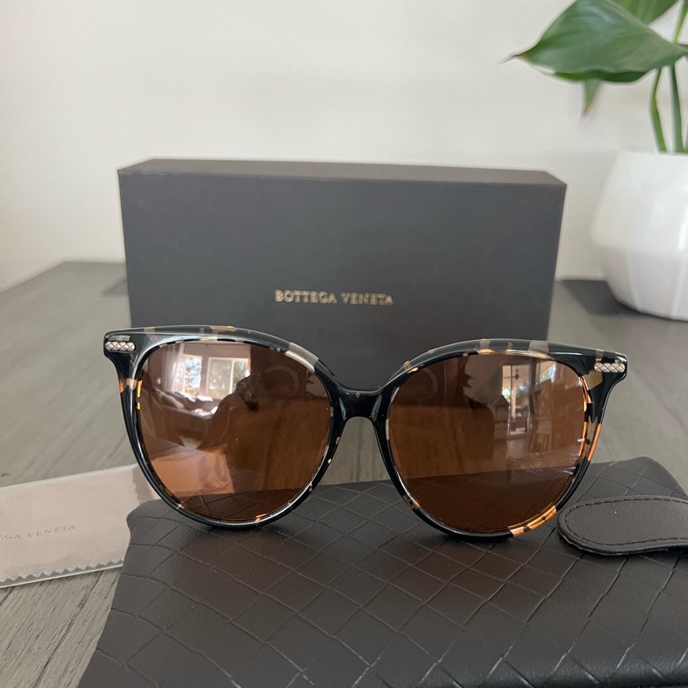 New Bottega Veneta Sunglasses Women's Soft Cateye Style BV0103SA-003 Brown - Picture 2 of 9